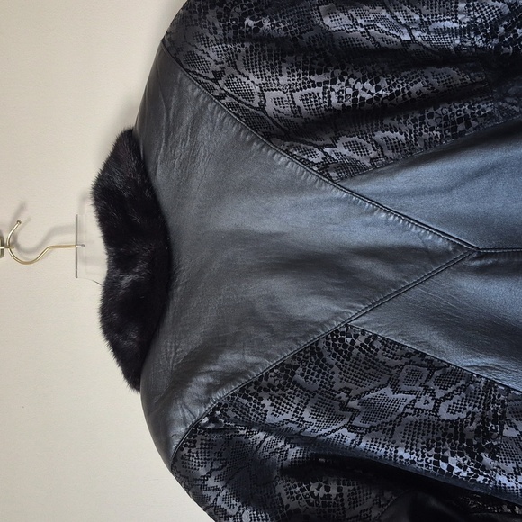 Vintage 80s 90s Black Dolman Sleeve Fur Trimmed Leather Jacket, Size M Patchwork - Picture 7 of 10